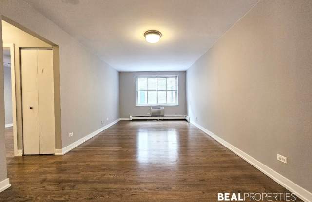 Photo of 530 W Oakdale Ave