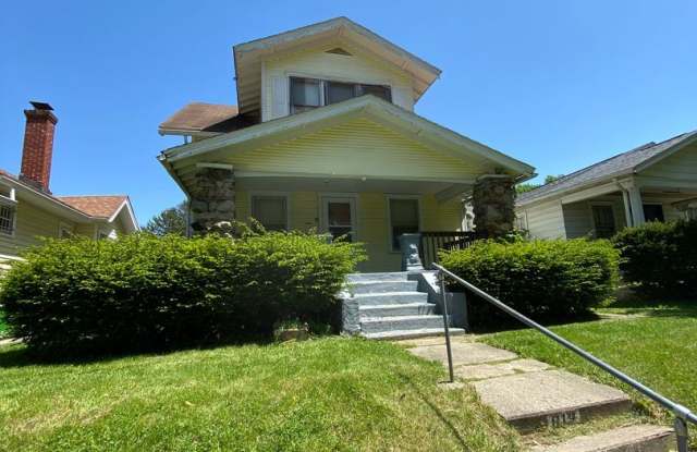 812 Walton Avenue