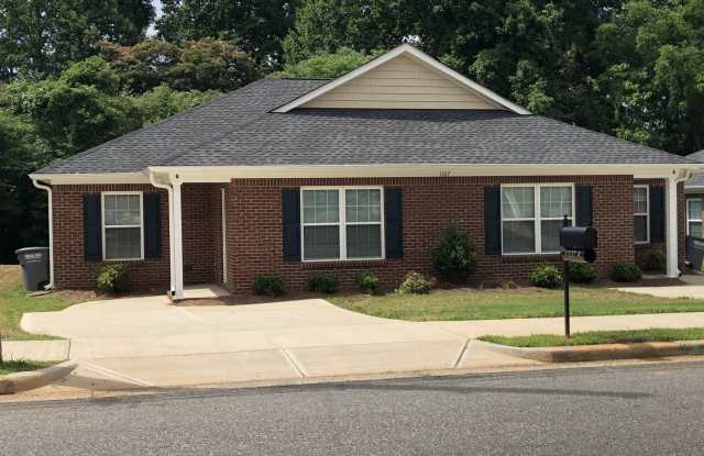 Photo of Available to show! **MOVE-IN Special $250 off the 1st full month's rent.**