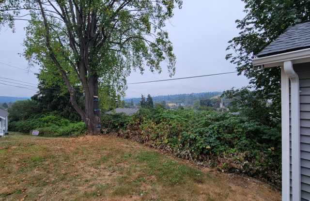 Photo of Cozy South Beacon Hill Cottage with 2 bedrooms, bonus room, and large yard with territorial views