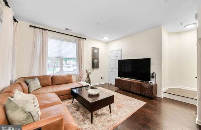 43590 HAMPSHIRE CROSSING SQ