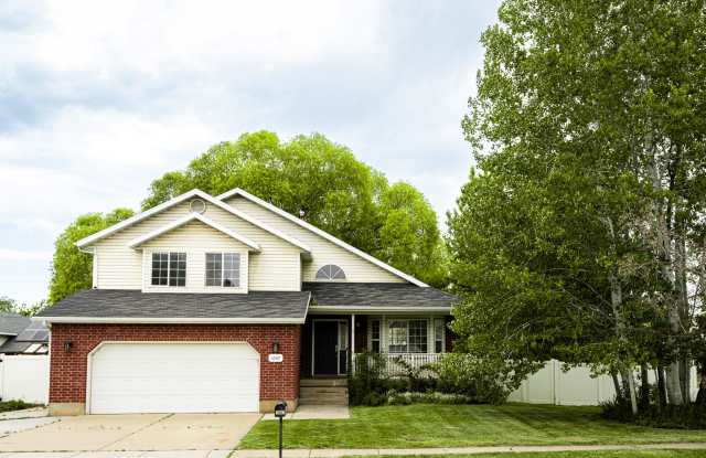 Beautiful Remodeled Home In Great Clinton Area