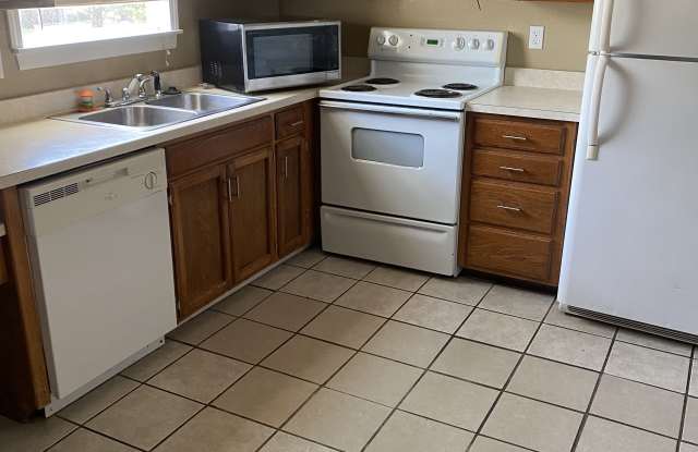 118 Northeast Greystone Drive