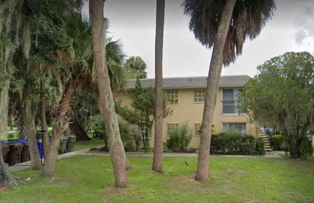 305 E DAKIN AVENUE