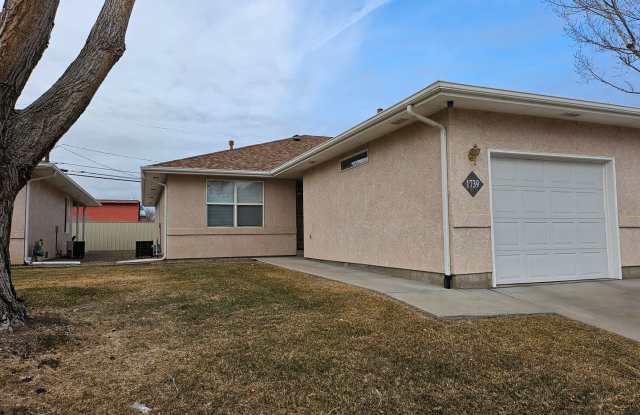 ALL PROSPECTIVE TENANTS MUST SUBMIT A $58 NON-REFUNDABLE APPLICATION FEE PER APPLICANT ONLINE AND BE PRE-QUALIFIED PRIOR TO ANY SHOWINGS