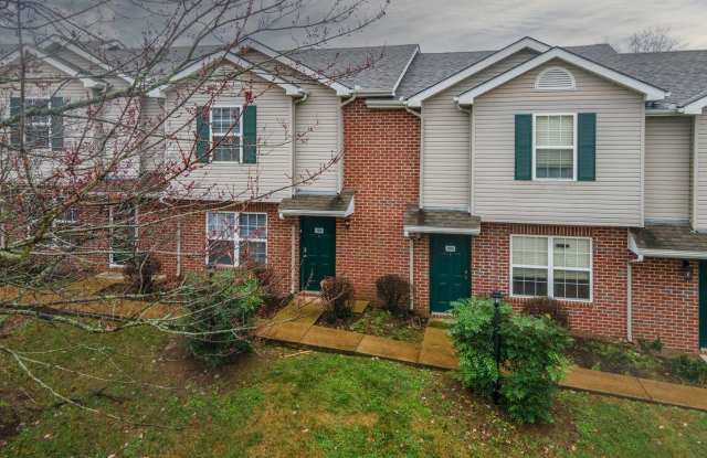 WELCOME TO THIS 2 BEDROOM, 2.5 BATH CONDO W/ A 2-CAR GARAGE IN THE AMENITY-RICH STERLING COVE NEIGHBORHOOD NEAR THE LAKE IN HENDERSONVILLE! - 108 Waterview Drive, Hendersonville, TN 37075