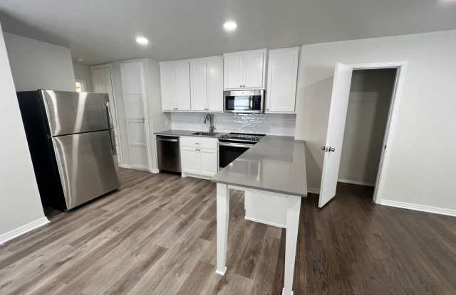 1 BED NEAR THE CAPITOL!