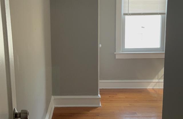 587 Larchwood Avenue