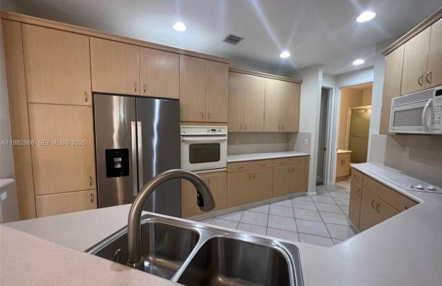 2816 Kinsington Circle 28-1, Weston, FL 33332