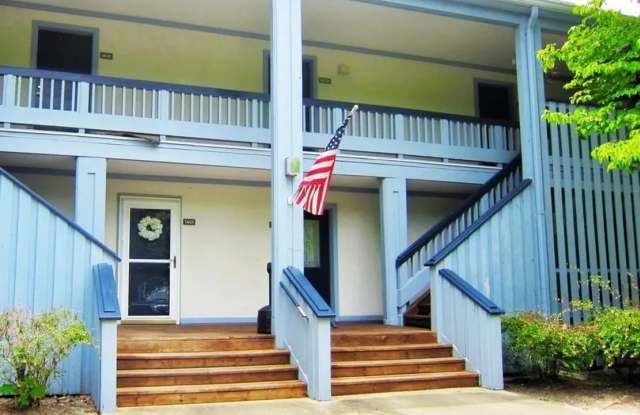 LOFT LIVING IN FAIRFIELD HARBOUR! Utilities Included