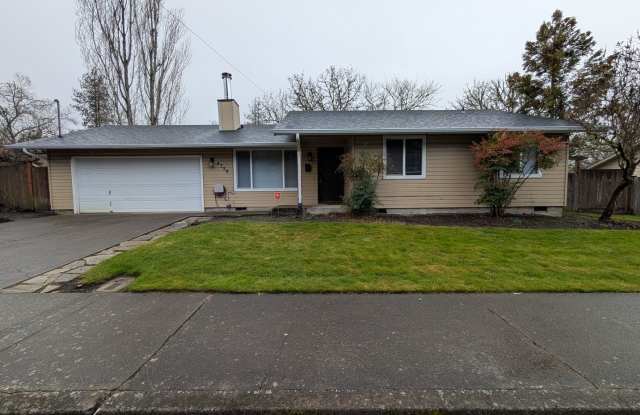 Great 3-Bedroom, 1-Bathroom Home With Fireplace In South Eugene!