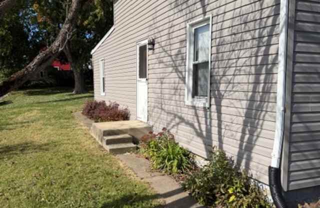 2 Bedrooms  1 Bathroom in Barberton (West Side)