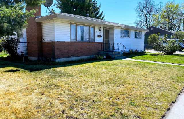 Don't Miss This Northwest Area 3 Bedroom 1 Bath Rancher - 6 Month Lease