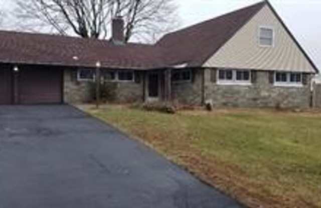 Photo of 77 FIELDSTONE Road