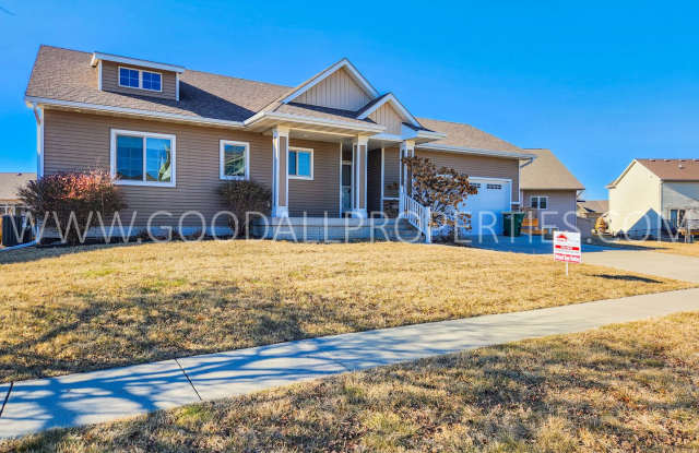 Photo of Beautiful 3 Bedroom 2.5 Bath walkout ranch in Ankeny