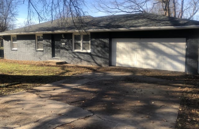 3159 South Pinehurst Avenue - 3159 South Pinehurst Avenue, Springfield, MO 65807