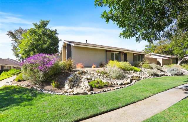 1619 Carmel Circle W