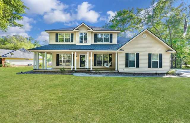 Photo of Richmond Hill Beauty: 4-Bedroom Home with Stunning Lagoon Views!