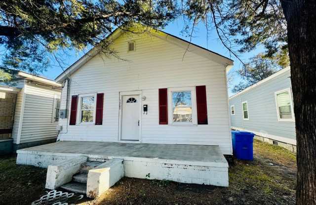DOWNTOWN WILMINGTON - 3 Bedroom  1 Bath - Near everything!