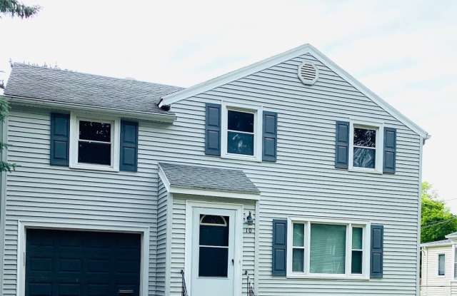 Fully Furnished 5 bedroom 1.5 Bathrooms Student House near UofR with Off Street Parking! - 10 Stanford Road West, Rochester, NY 14620