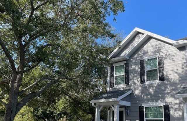 2 Bedroom 2 1/2 Bath Townhouse in ST, next to MacDill Air Force Base