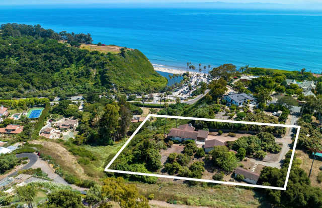 Coastal cottage in prime location and exceptional views!