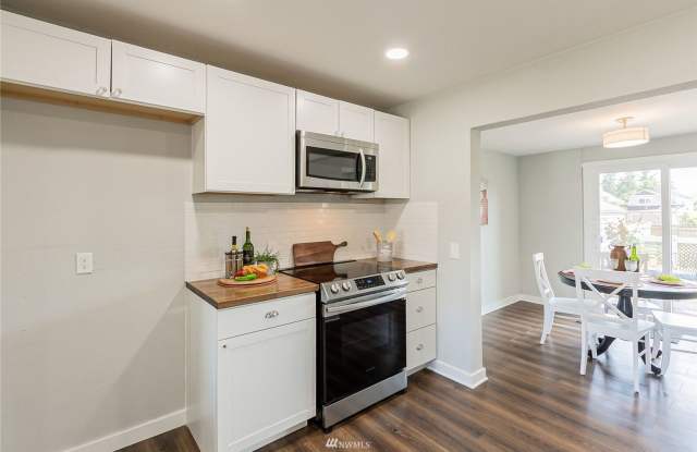 Great Location! 2bd, 1bath House in Tacoma!