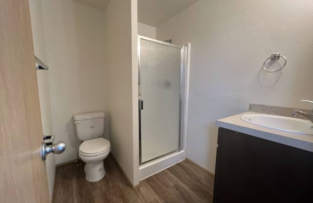 Recently updated 4 bedroom and 2 bath home in Hillsboro near Intel Jones Farm