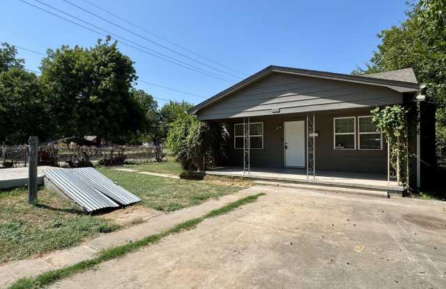 Photo of 315 SW J Ave- AVAILABLE NOW!!!