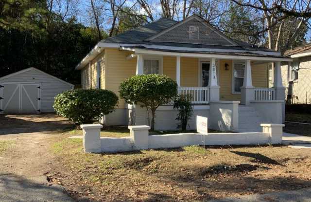 Beautiful home off of N. Main - Across from Hyatt Community Park