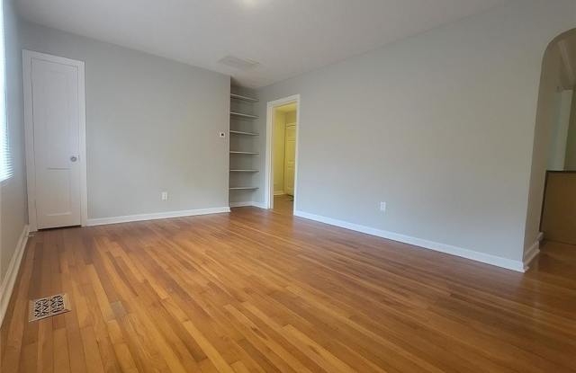 854 Fayetteville Road SE