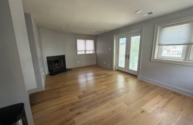 2100 Newport Place Northwest Unit 4 - 1