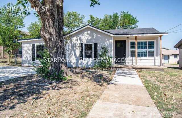 605 N Main St