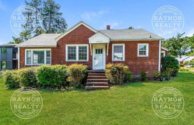 Photo of 1925 Washington St