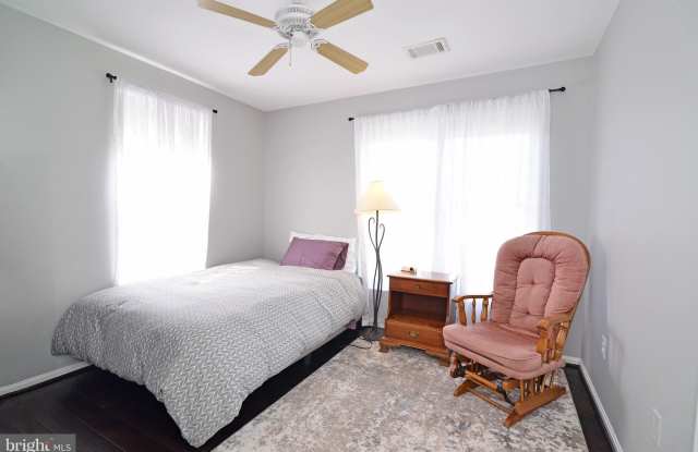 20456 COOL FERN Square