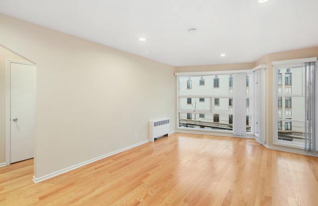 Marina: Remodeled 2nd Floor w/ Optional Parking  Golden Gate Bridge View near Chestnut Shops
