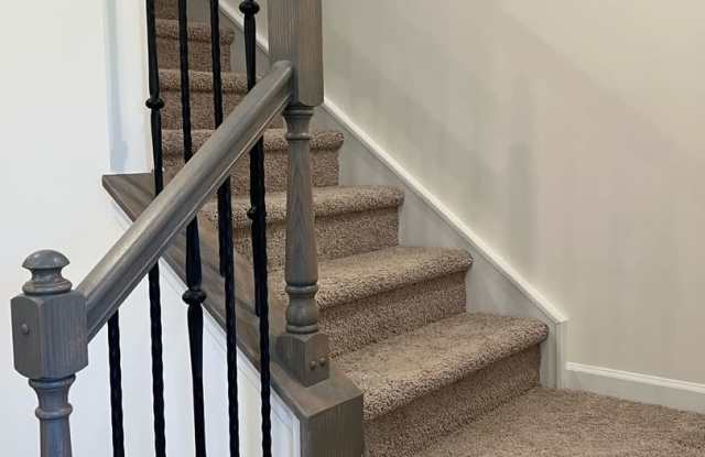 Room in 4 Bedroom Home at Rivulet Wy