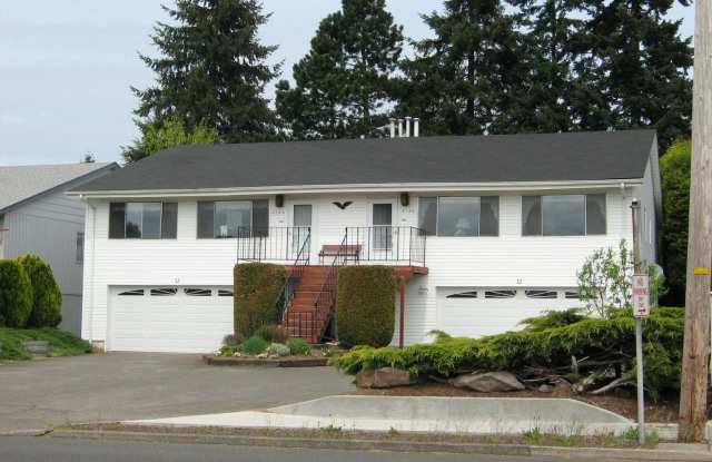 AVAILALBE NOW - Two Bedroom and Two Bath Duplex Unit in Central Park Neighborhood