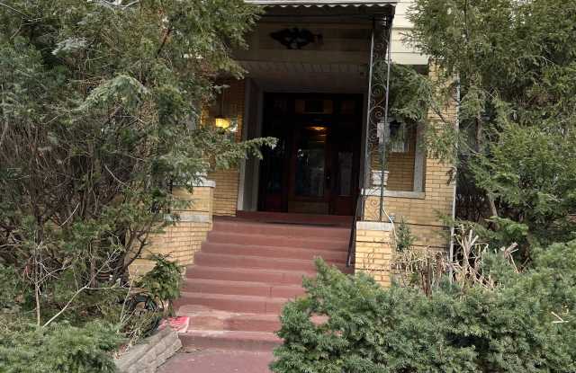 931 Hinman Avenue