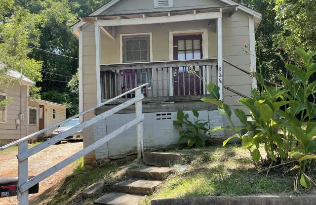 604 Hall Ave