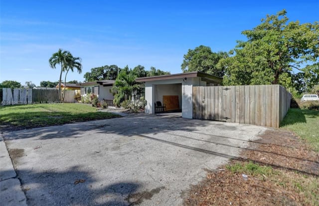 1002 S 28th Ave - 1002 South 28th Avenue, Hollywood, FL 33020