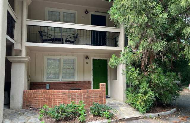 Spectacular Studio Condo @ Studio 40!