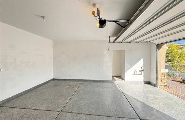 2711 Lindsey Springs Street