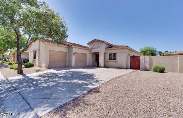 902 E MADELINE Drive