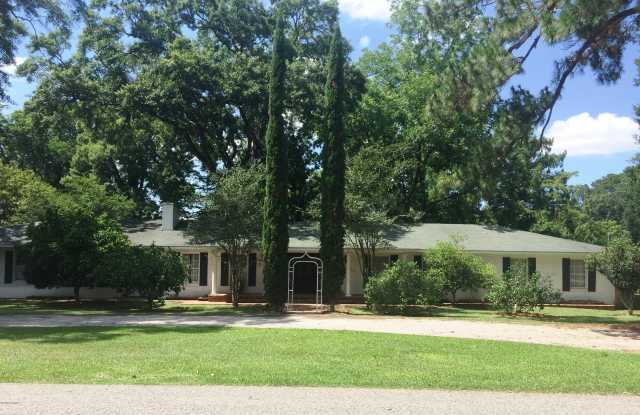 300 Leonpacher Road - 300 Leonpacher Road, Lafayette, LA 70508