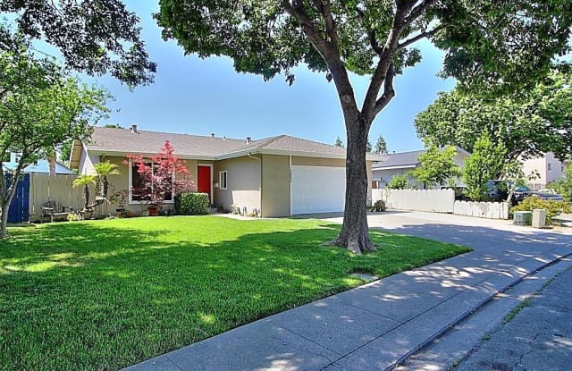 1031 N Hickory Ave - 1031 North Hickory Avenue, Tracy, CA 95376