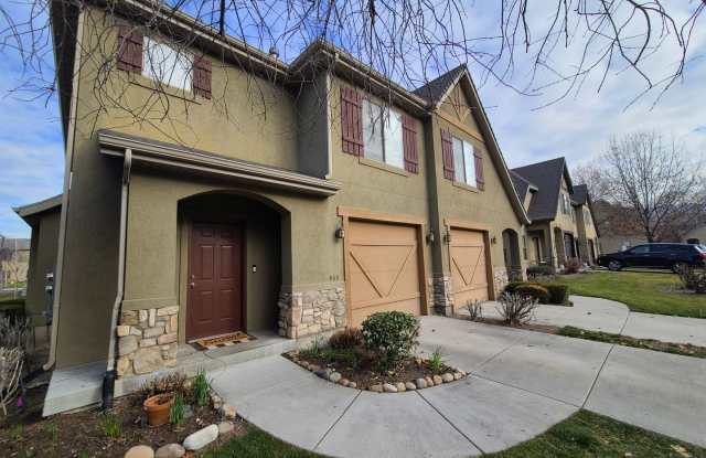 Three Bedroom Town Home near Union Park Available February 1st