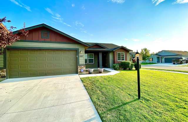 Photo of 4 Bedroom + Bonus with 2 baths available 8/22