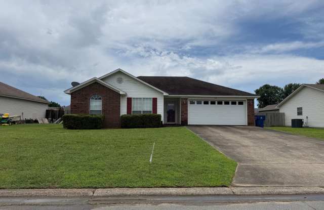 23 Violet Ln., Cabot AR 72023 - Nice 3br 2ba with privacy fenced back yard off Campground Rd.