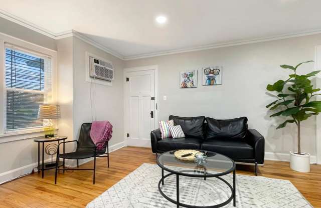 4009 University Avenue